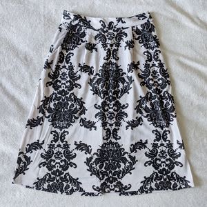 Black and White Patterned Midi Skirt With Pockets